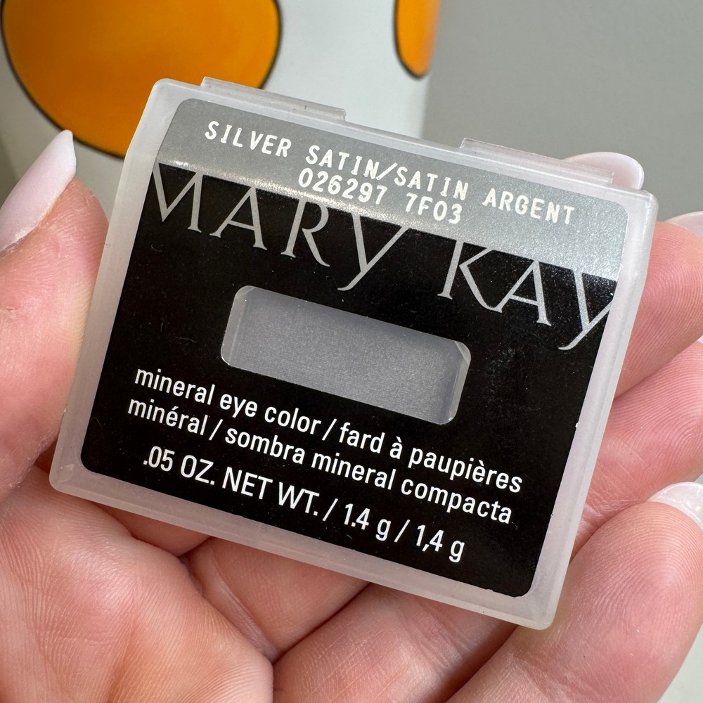 Mary Kay Mineral Eye Color Silver Satin 026297 7F03 Shimmer Eyeshadow 0.05 oz